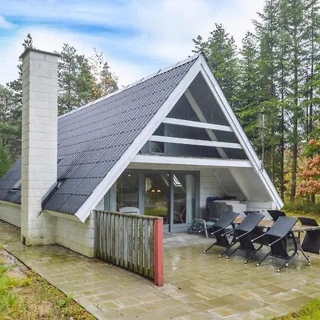 Holiday home Beautiful In W/ 3 Bedrooms Hojslev