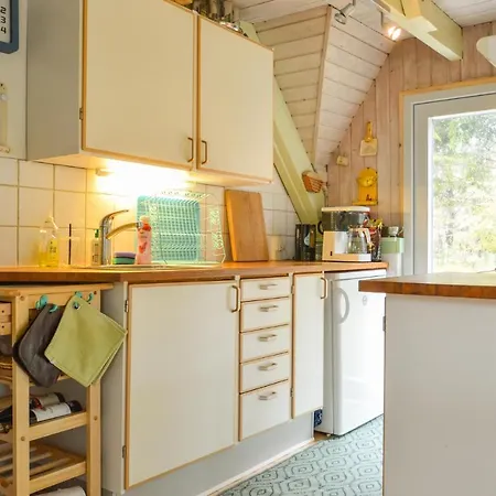 Holiday home Beautiful In W/ 3 Bedrooms Hojslev
