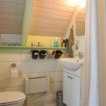 Beautiful In W/ 3 Bedrooms Holiday home Hojslev
